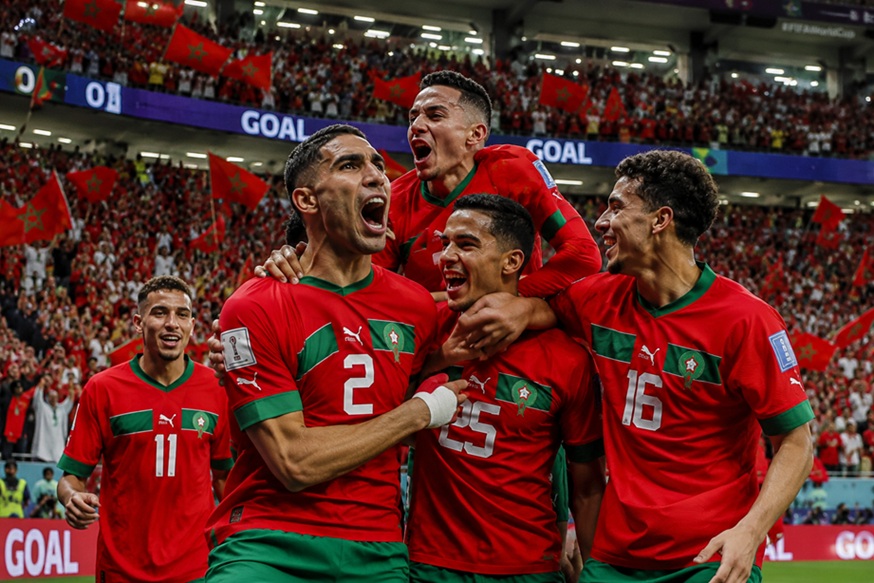 Morocco vs Brazil World Cup match featuring Achraf Hakimi and Vinícius Júnior in action