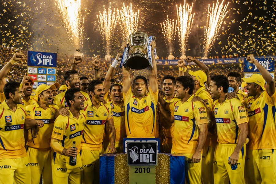 Mumbai Indians vs CSK Timeline featuring Rohit Sharma and MS Dhoni in the IPL rivalry through 2026