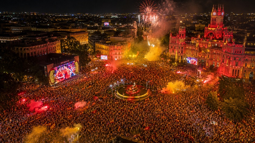 Spain Heroes Welcome 2026 as World Cup champions celebrate with fans during the Madrid victory parade