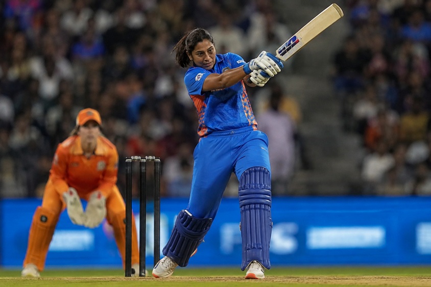 Mumbai Indians Women vs Gujarat Giants Women scorecard 2026 featuring Harmanpreet Kaur batting