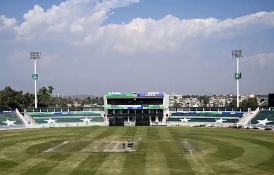 England vs Sri Lanka Match 2026 cricket preview featuring England and Sri Lanka players on the field.